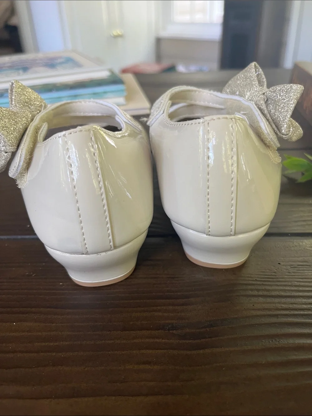 Rachel Shoes Cream Patent Mary Janes with Gold Glitter Bows NWOT